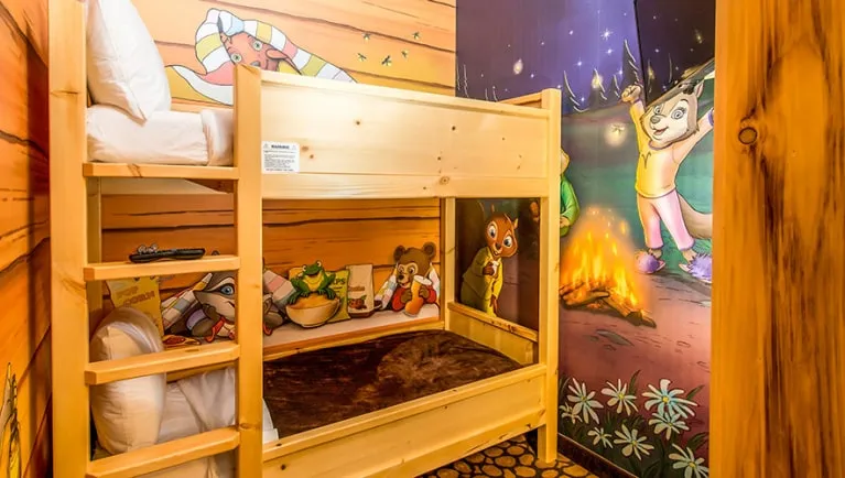 The bunk beds in the KidCabin Suite (Accessible bathtub) 